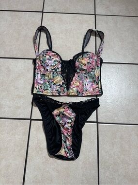 Valmont vintage Black Floral Lace-Trim top cup size 34C panties M